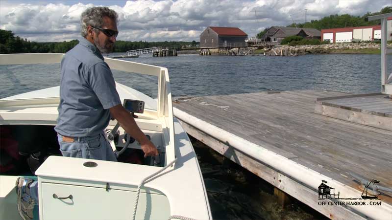 docking a powerboat